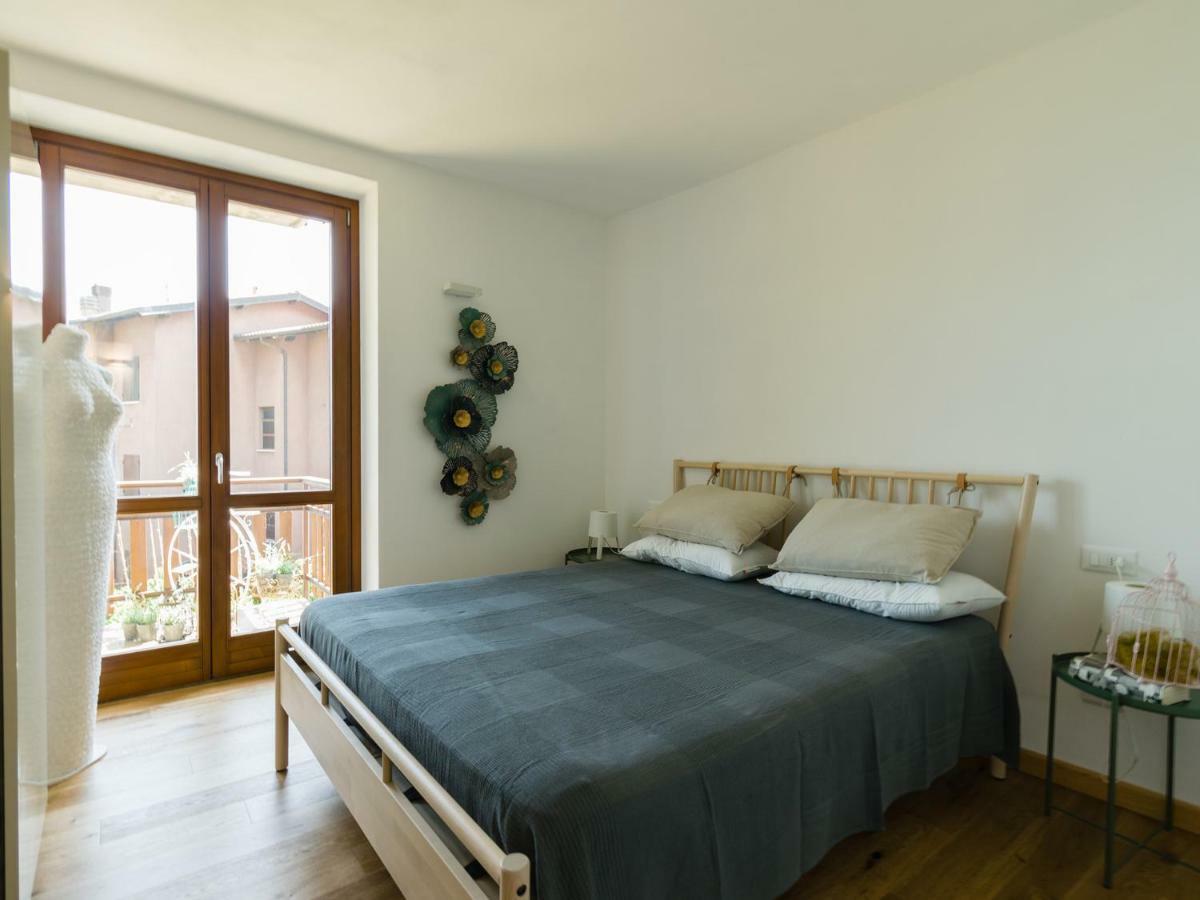 Discesa A Lago With Terrace And Garden On Lake Iseo Riva di Solto Exterior photo